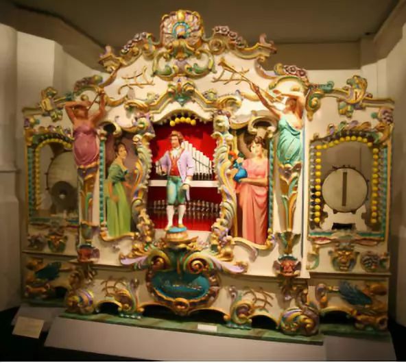 荷兰国花郁金香风车,荷兰风车和郁金香