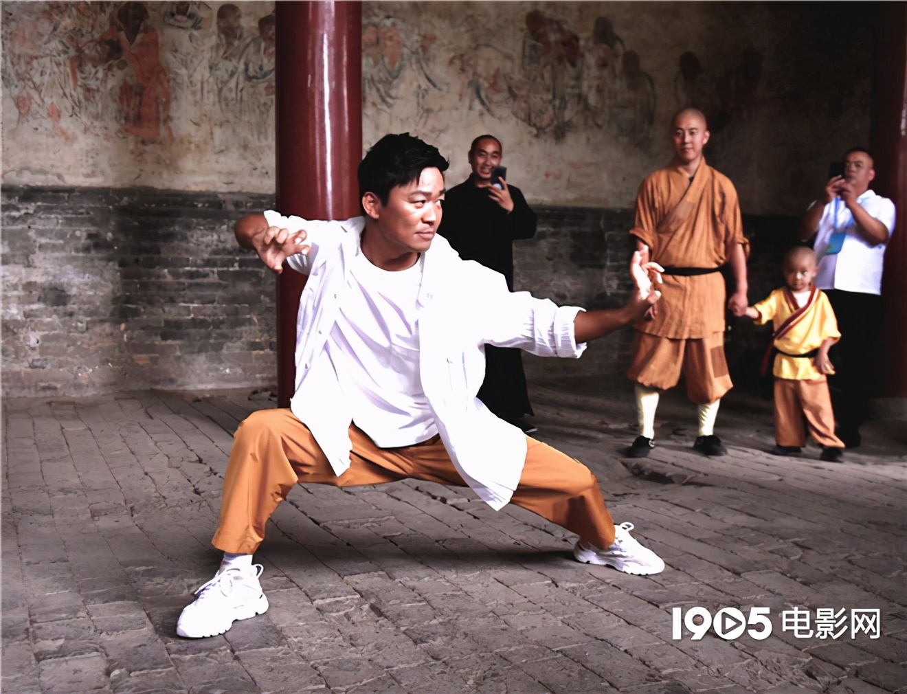 王宝强见释永信,王宝强是怎么拜释永信为师傅的