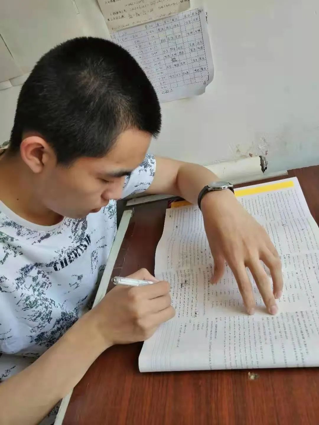 膜拜!边学习边照顾病母,黑龙江男孩高考651分:学习是我的爱好