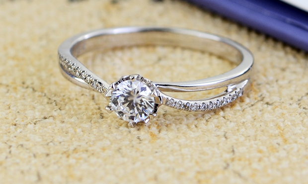 1.5克拉至2克拉牛头钻戒有多大,钻戒1.8克拉和2克拉差距多少钱