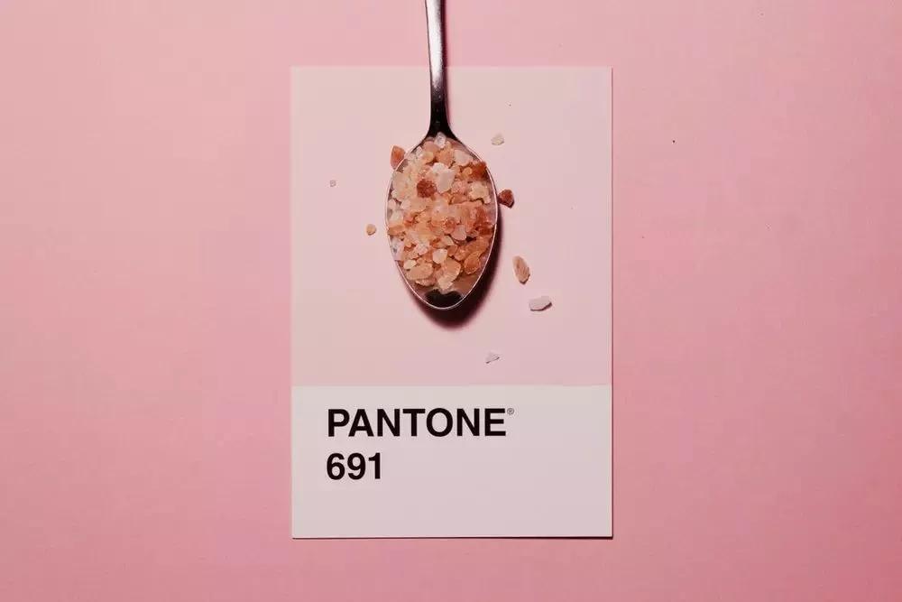 吃完樱花味零食，像被女仆装*男猛**暴打一顿