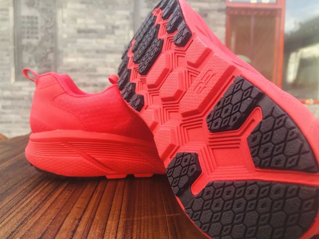 柱子七彩早餐,r2lsd赤道跑鞋支撑性如何