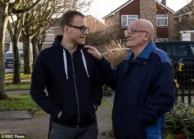 23岁足球教练被家暴,足球教练虐待儿童