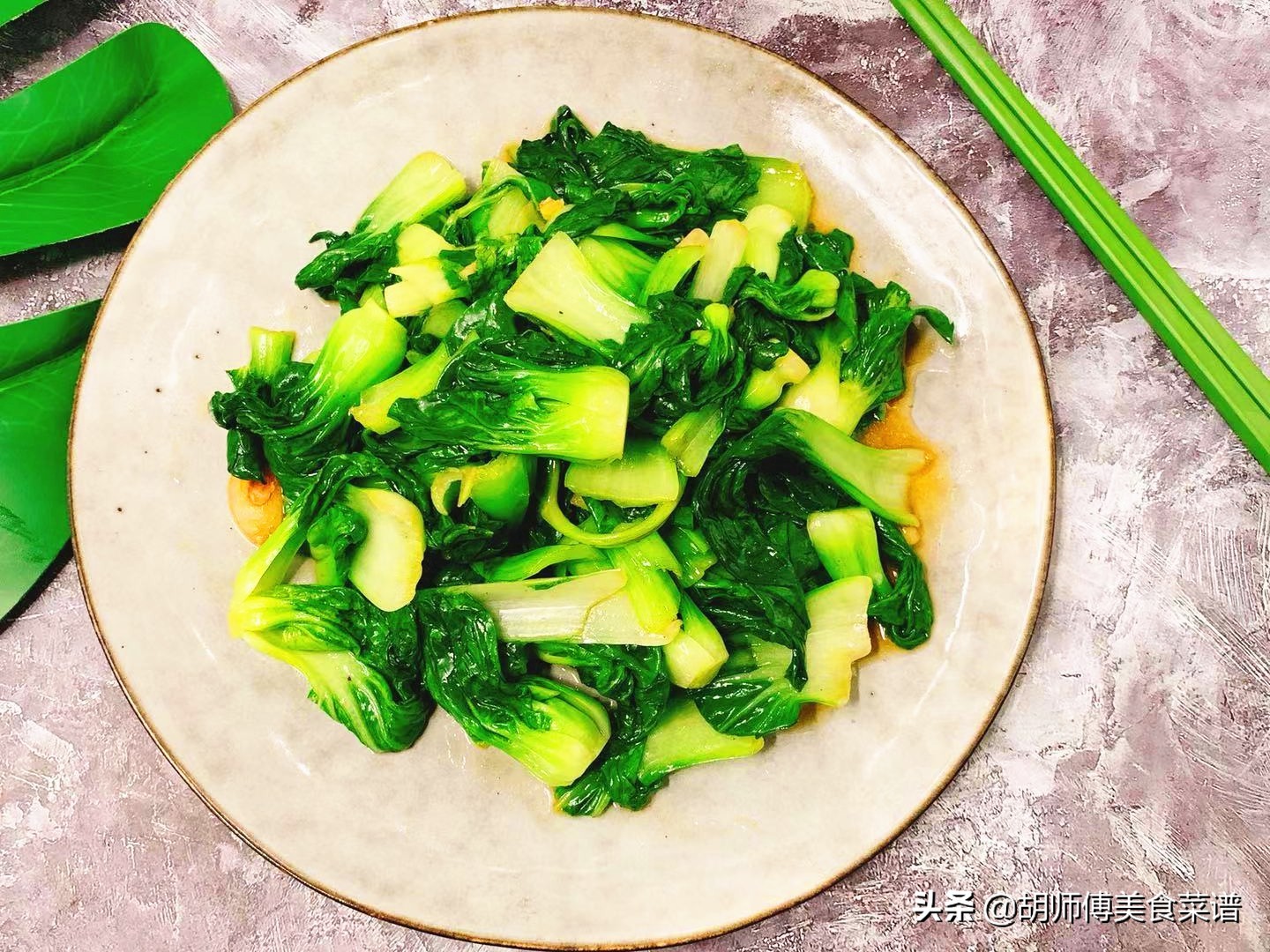 怎么让炒好的青菜保持翠绿,如何让炒出来的青菜保持翠绿