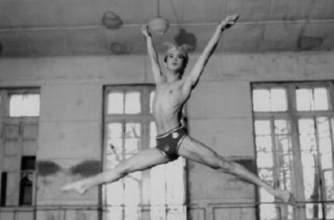 37针不打麻药，翻开皮肉剔除毛囊，做变性手术的金星曾有多痛苦？