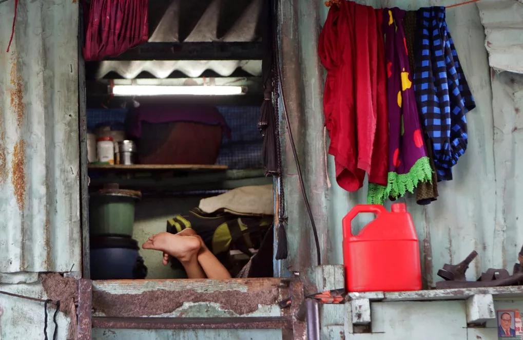 瞒不住了！这个国家感染人数可能破5亿！上千万人或丧命！