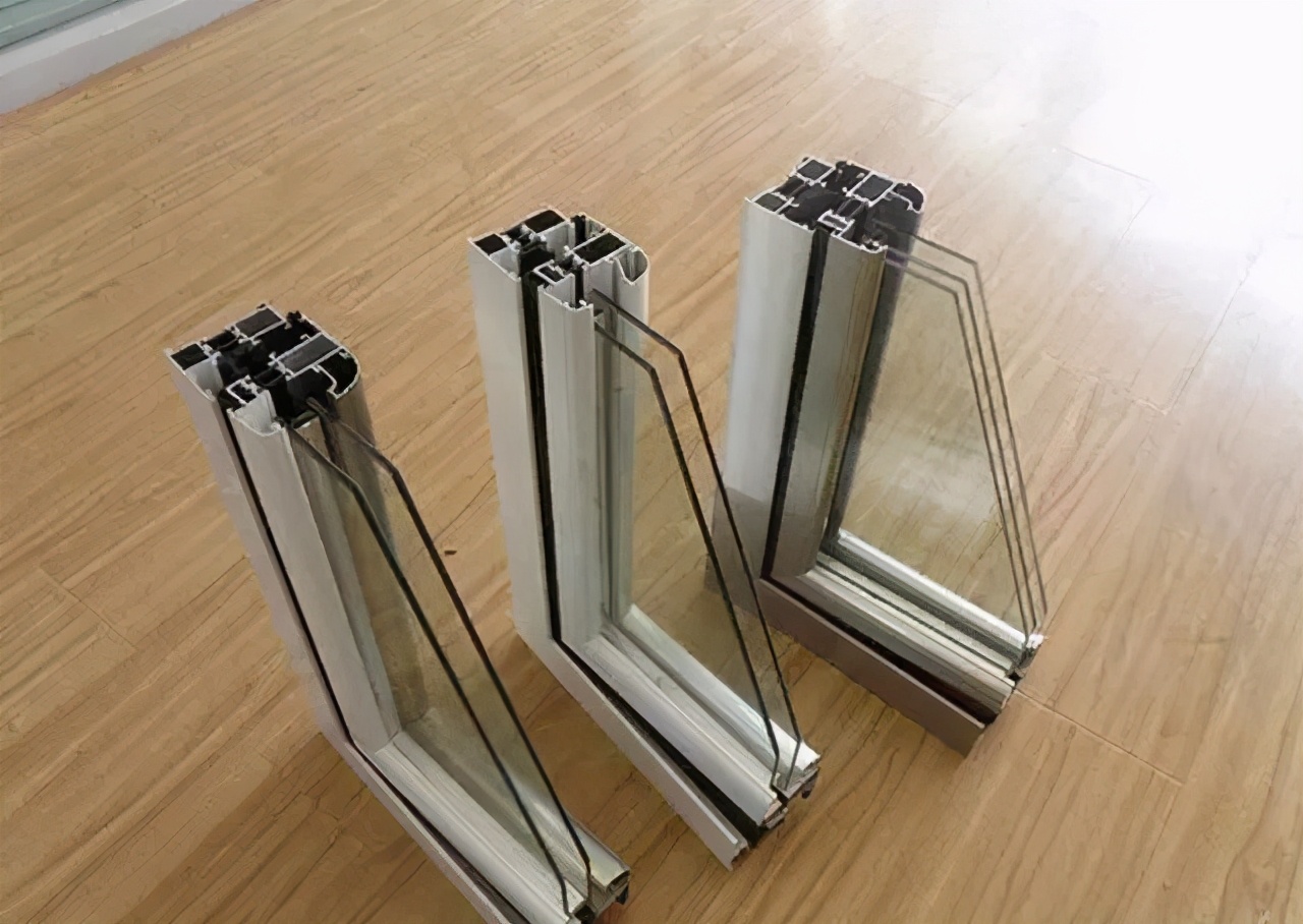 装窗户用什么材料好实惠,装断桥铝门窗去哪靠谱