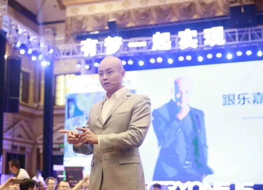 带孩子徒步穿越戈壁无人区,带女儿进沙漠的乐嘉