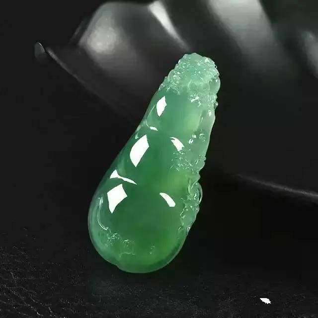 切出极品玻璃种翡翠,切出高冰翡翠