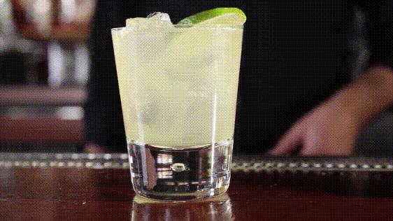 世界经典鸡尾酒大全珍藏版,鸡尾酒入门篇最常用的六款基酒