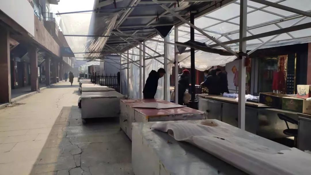 疫情下的县城夜晚照片真实,疫情时期农村的真实生活