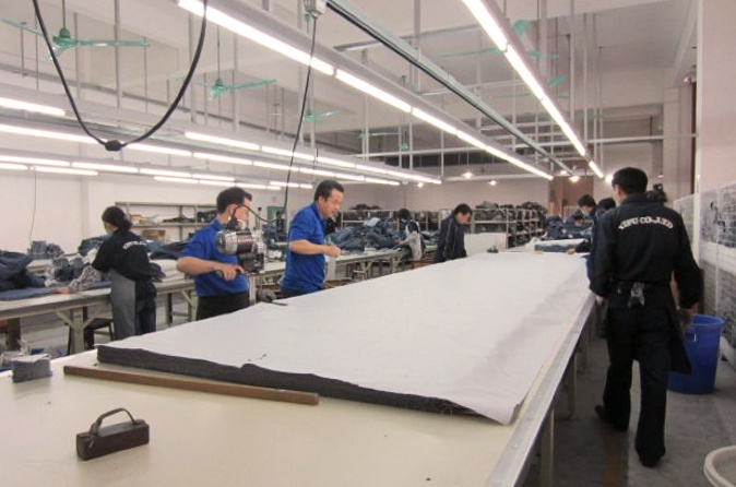 怡富制衣:专业质量20年,以中高档牛仔服装享誉市场