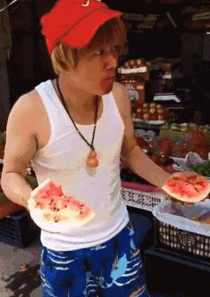 猝不及防一字马搞笑动图,搞笑gif倒立外加一字马