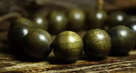 如何挑选适合自己的木质手串,哪种木质手串最有香味且便宜