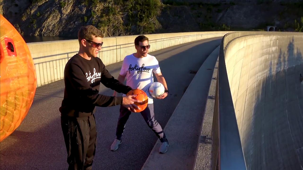 外国牛人作死实验高空抛物,老外高空趣味实验