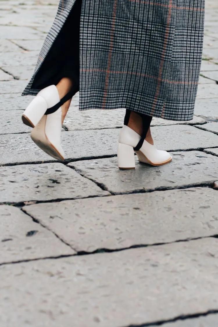 被嫌弃的踩脚裤翻身了！今年正当红