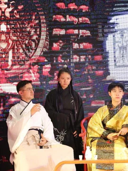 转新学校不适应,读了国际学校反而很迷茫