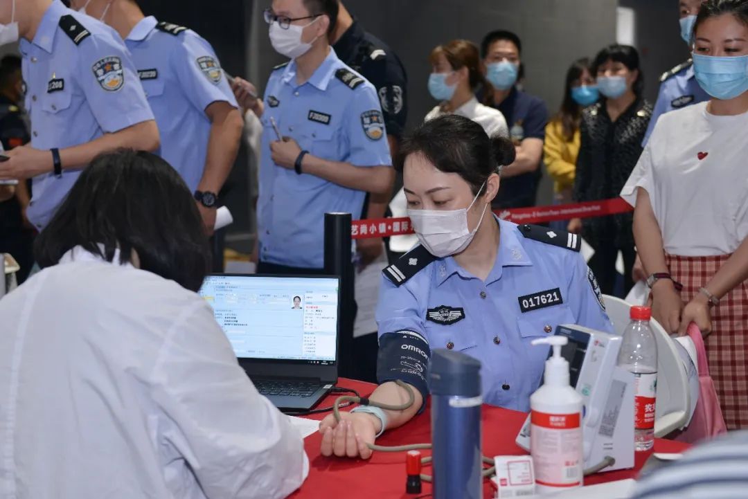 20年的交警,20年警花