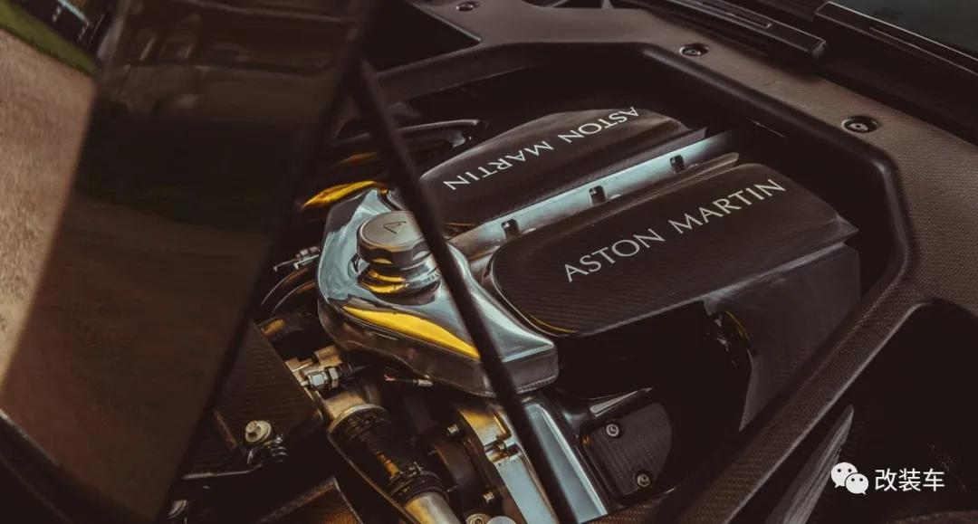 阿斯顿马丁v12超跑,阿斯顿马丁victor售价