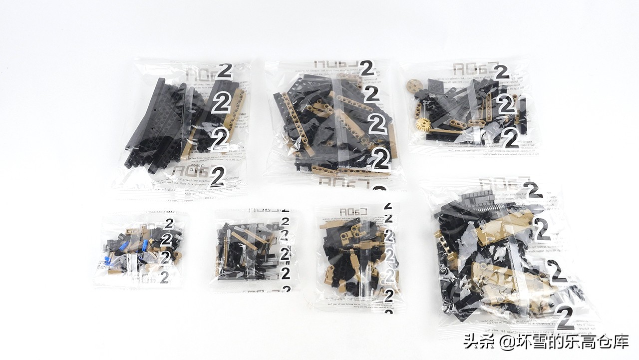 开箱用积木模拟的名枪，优点突出，缺点也很明显