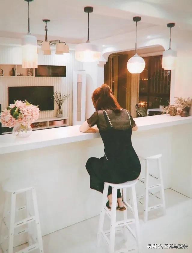 客厅沙发没有靠山怎么设计,沙发不靠墙的客厅该怎样设计