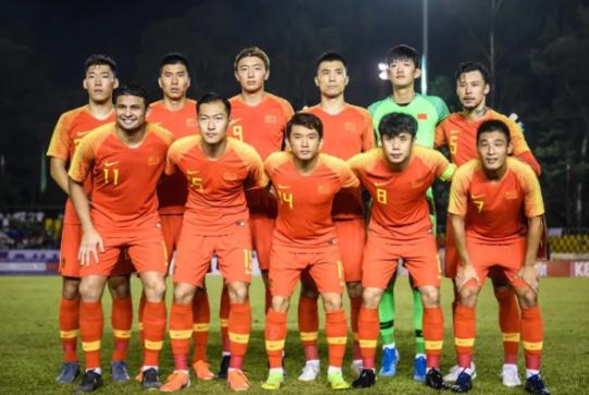 国足战平菲律宾，整场比赛最大亮点是这一脚停球，技惊四座