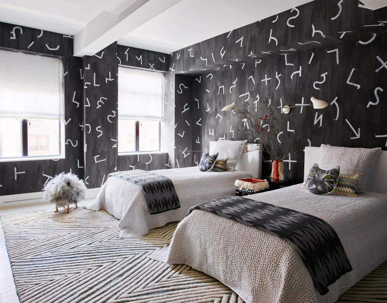 墙面翻新自粘墙纸,怎样用自粘墙纸自己装修房子