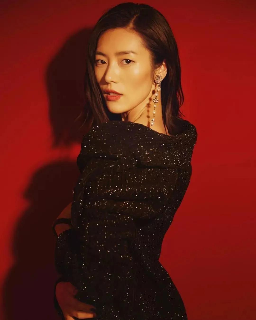 疯了，她的平胸才是顶级性感