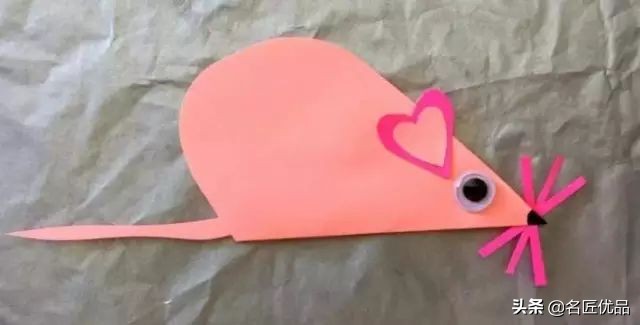 看别人剪新年剪纸很好看,怎么用剪刀来剪新年剪纸