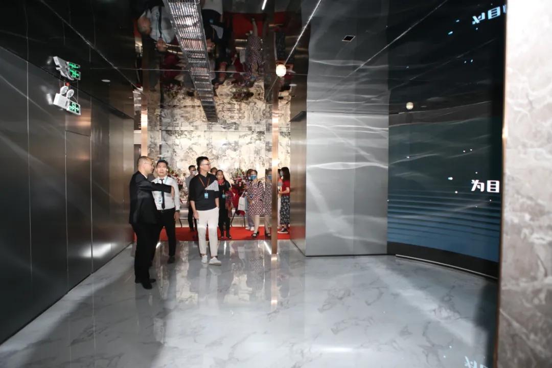 强驻佛山，抢滩华南！冠军磁砖在下一盘大棋