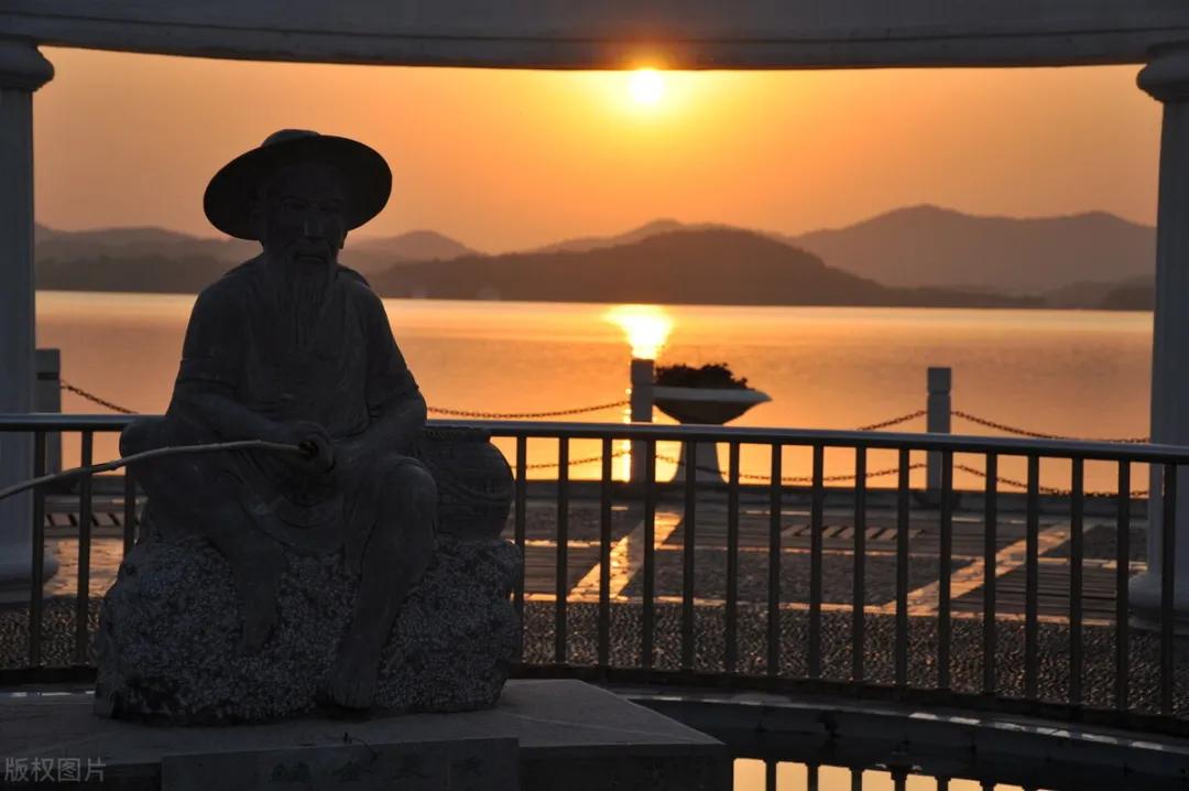 教育是改变世界最强有力的*器武**，但不是思想的灌输与奴役？