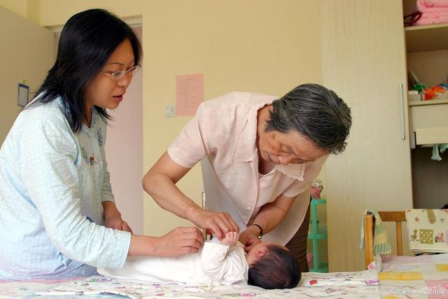 孕妈怎么喝水让胎宝宝喝到更多水,孕妈喝水