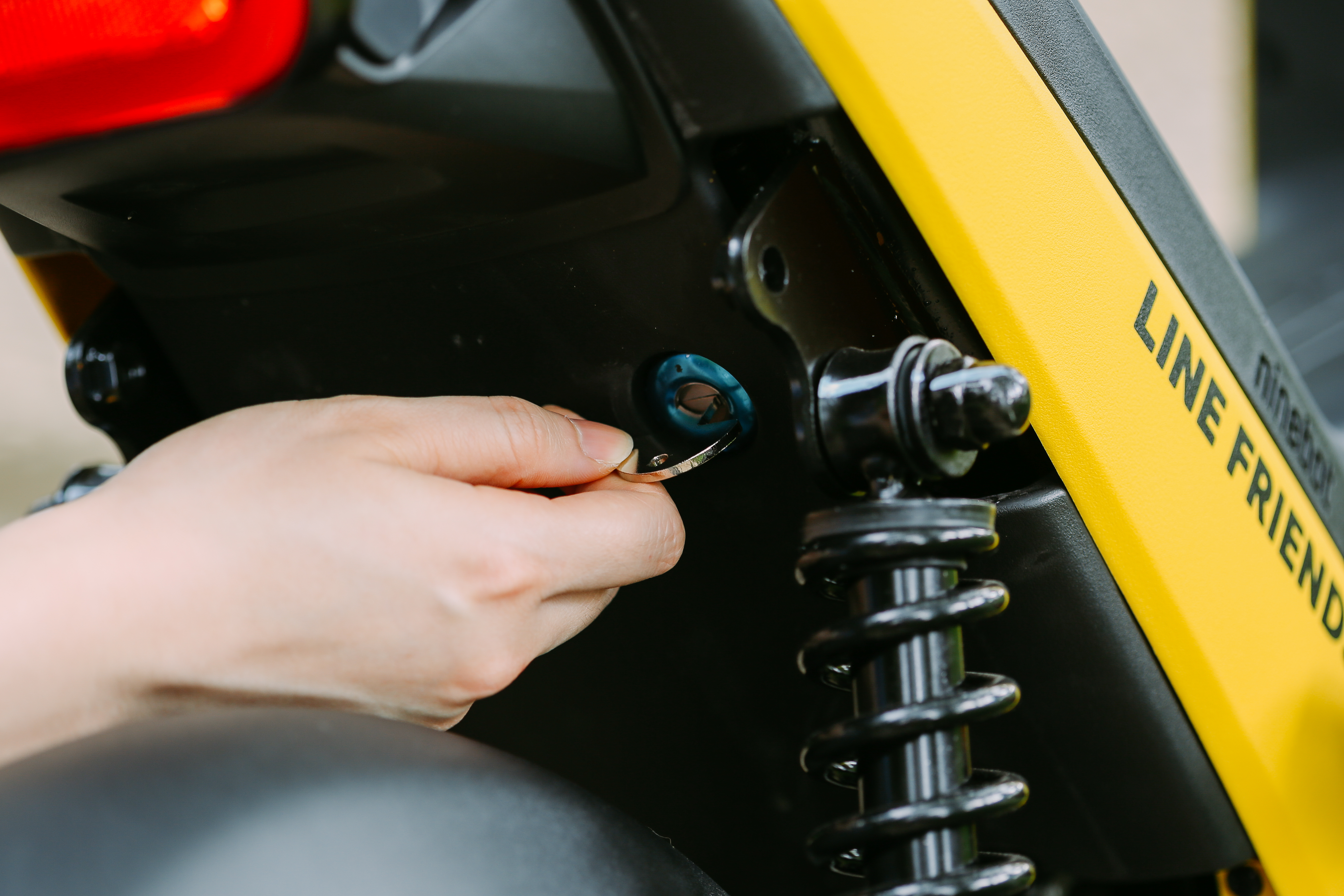 九号电动车新linefriends联名款,九号电动车a40缺点