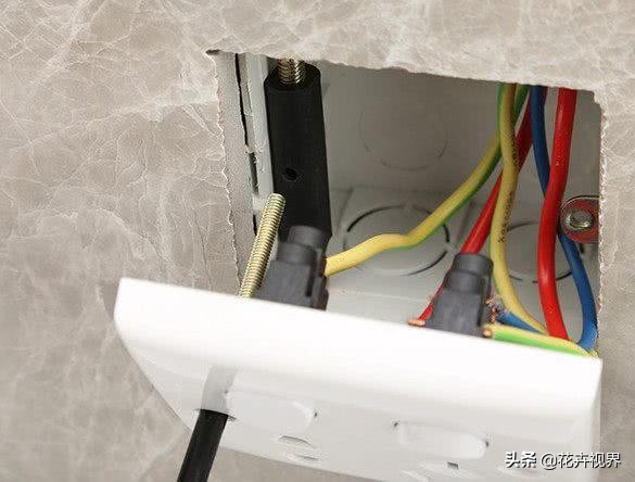 墙上插座插头松动需要整套换掉吗,墙上插座很松怎么办老是掉