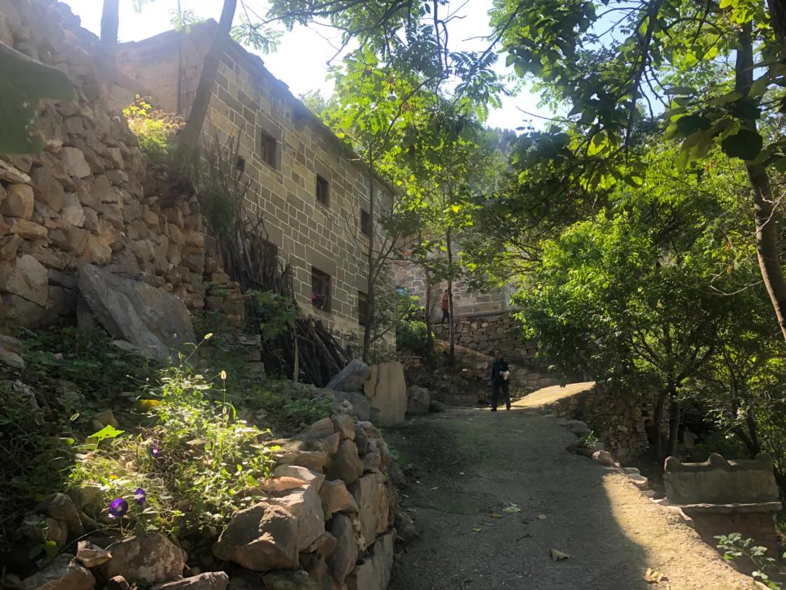 走进太行山深处山村,走进古老的石头村