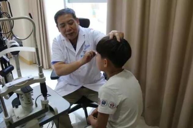 502胶水误当眼药水,错把502的胶水当眼药水