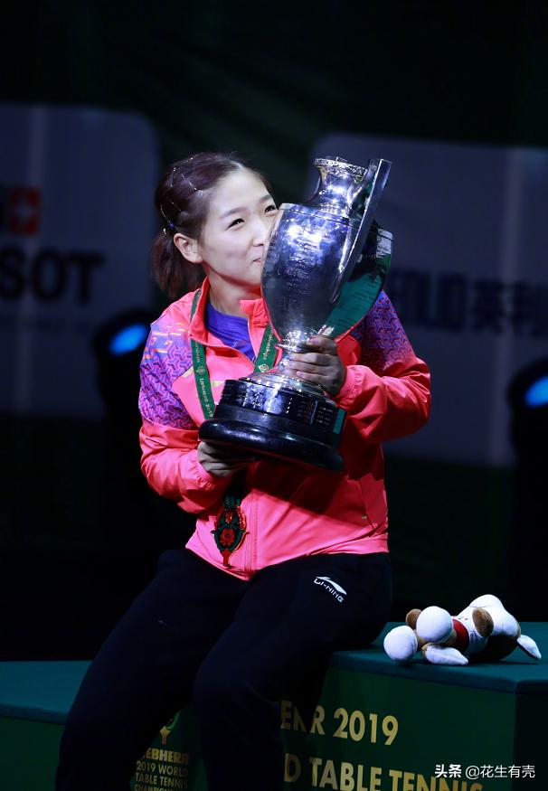 刘诗雯惨败日本无缘8强,17年刘诗雯朱雨玲争议球