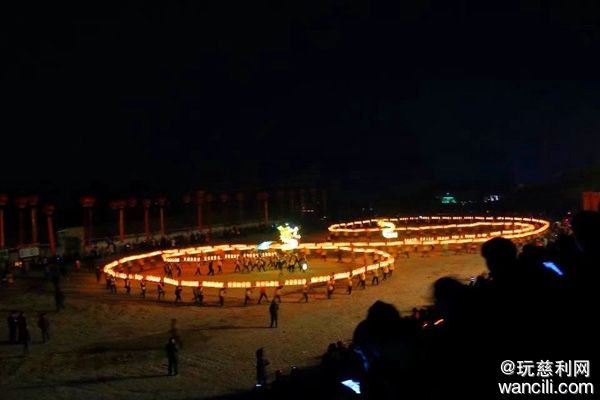 慈利龙潭河龙灯,慈利400米板板龙灯有多震撼