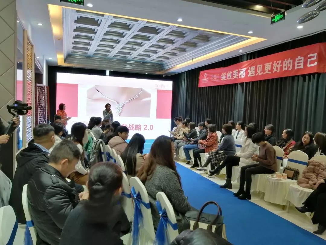 金鑫珠宝郑州永和铂爵店亮相,引数百名跑男排队代购