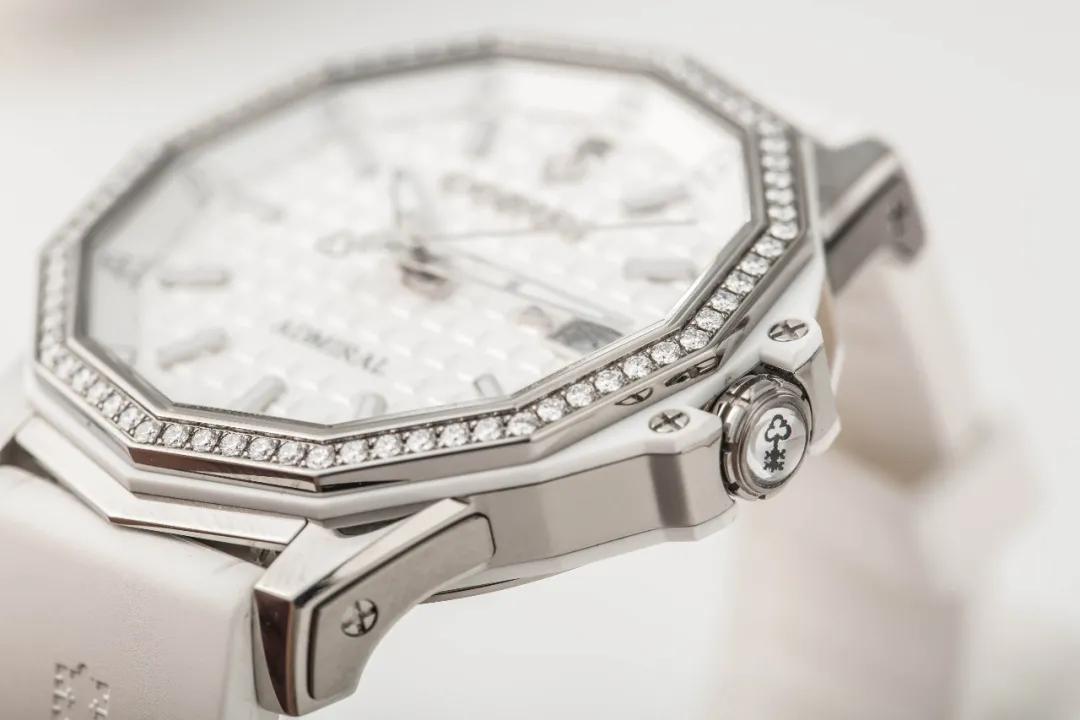 十一国庆没闲着，大腕给你找了4个爱表的女朋友