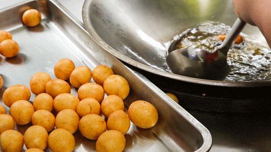 台湾胖子老板开的8㎡小店，专卖会膨胀的QQ球，嘴小的别来！