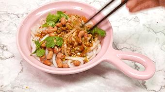 酸辣土豆粉重庆正宗酸辣味做法,酸辣土豆粉热乎乎的超开胃