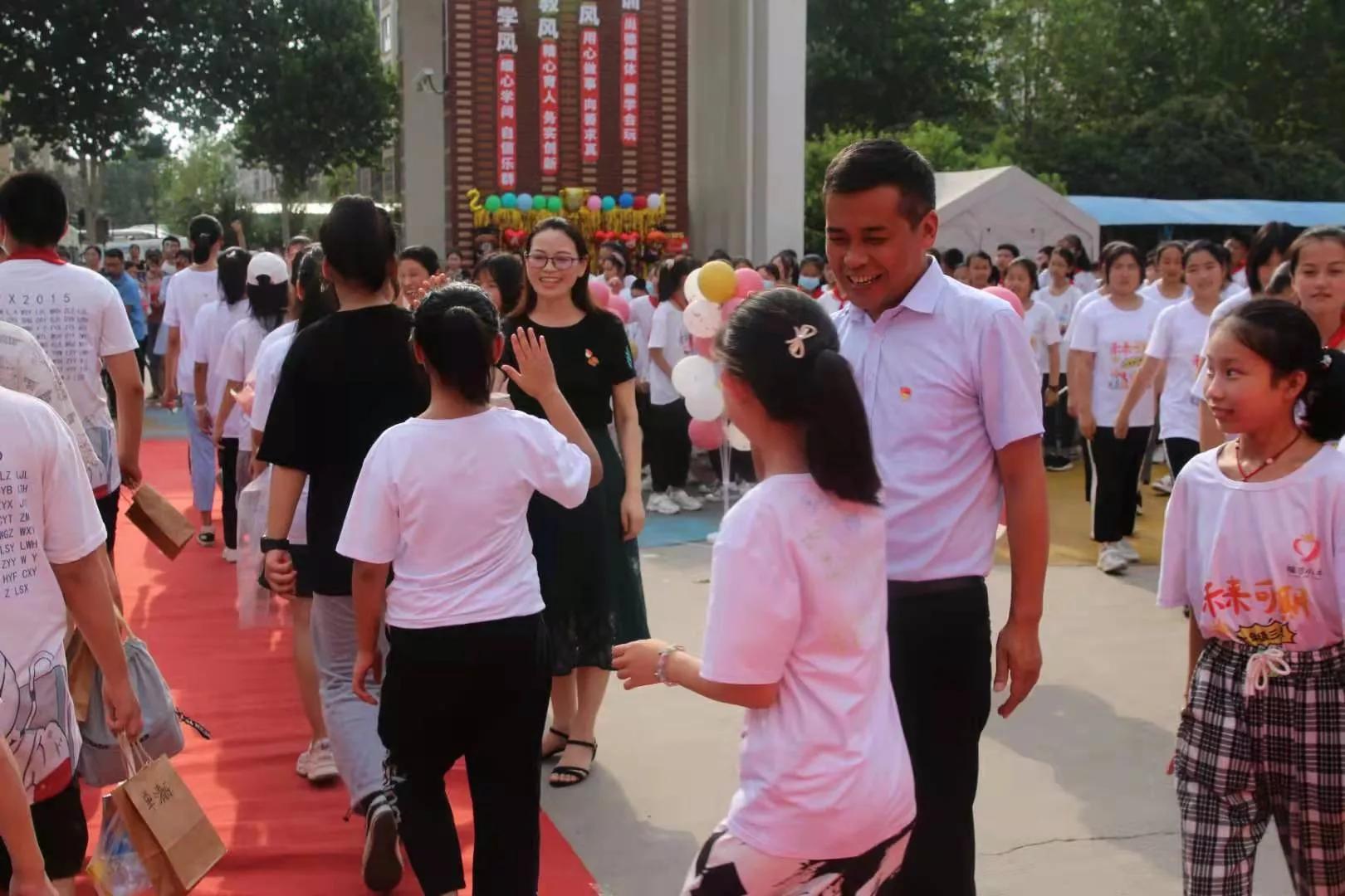 鹤壁嵩山小学毕业典礼第11届,鹤壁福源小学09级