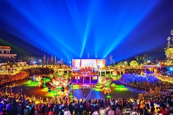 特色文化传播带动地方文旅发展,特色商业区推动文旅发展