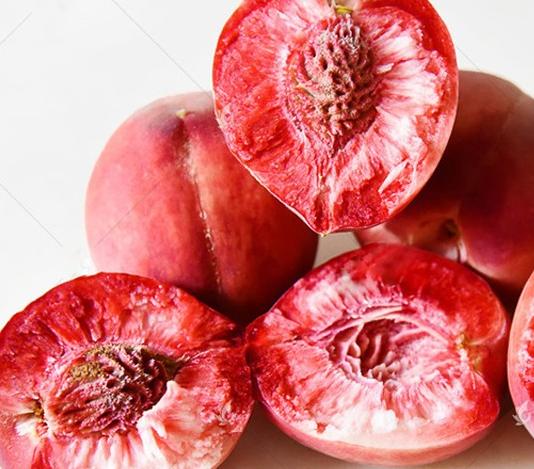 果肉血红的是什么桃子,果肉是红色的脆桃