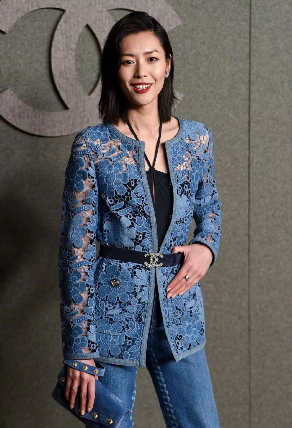 刘雯何穗个人简介,刘雯何穗奚梦瑶走秀视频