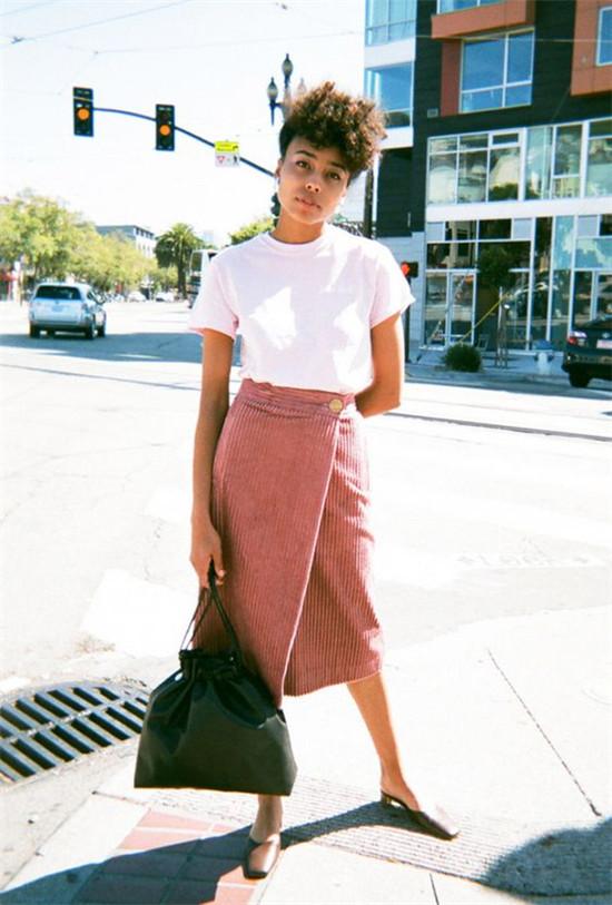 灯芯绒突然又流行了,百搭好穿的灯芯绒