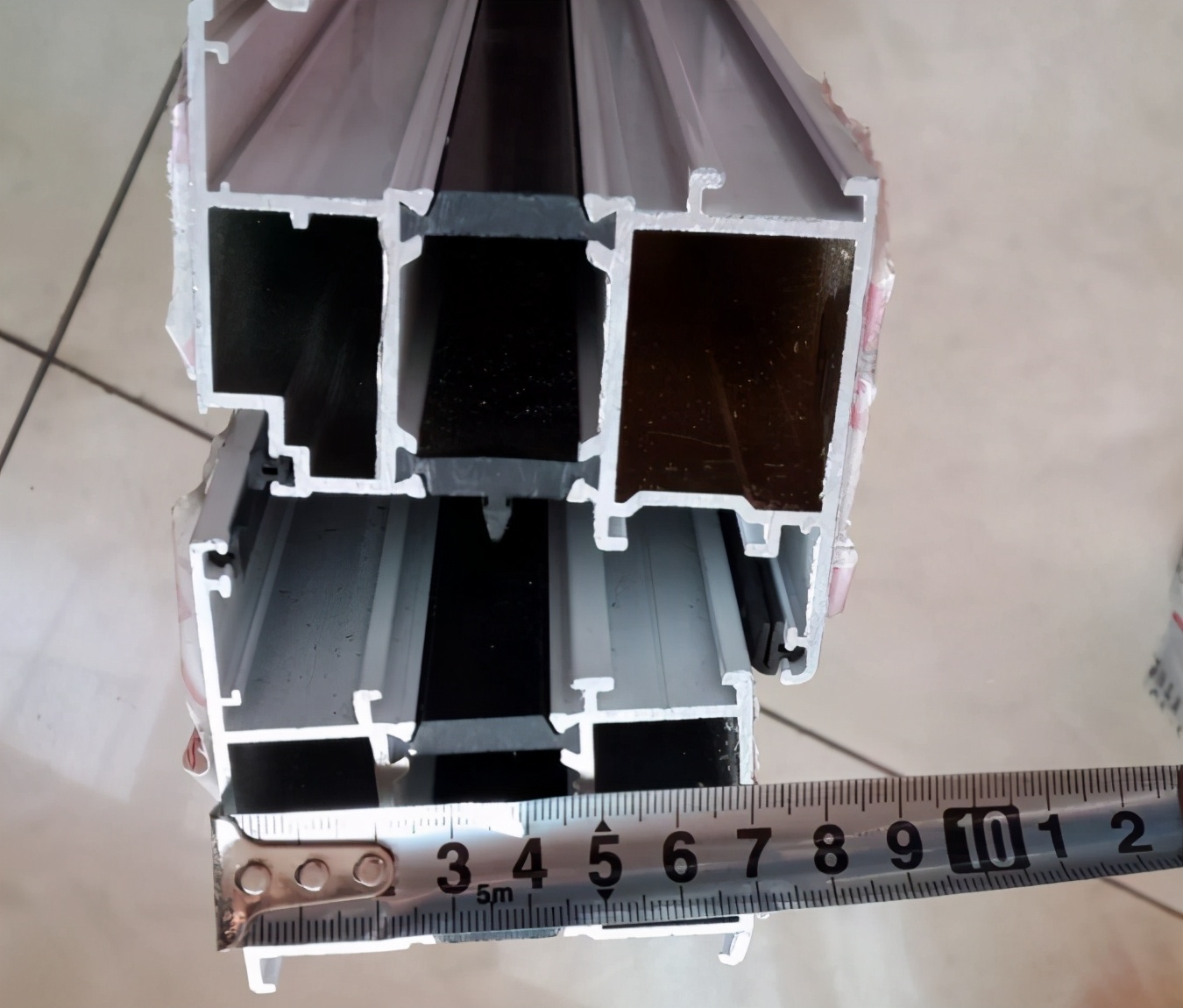 装窗户用什么材料好实惠,装断桥铝门窗去哪靠谱