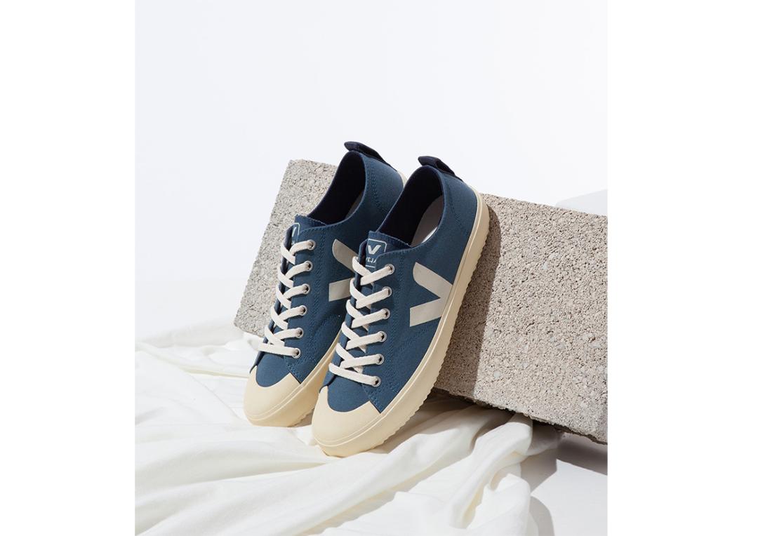 今年流行的帆布鞋宽头,今年流行的帆布鞋花纹