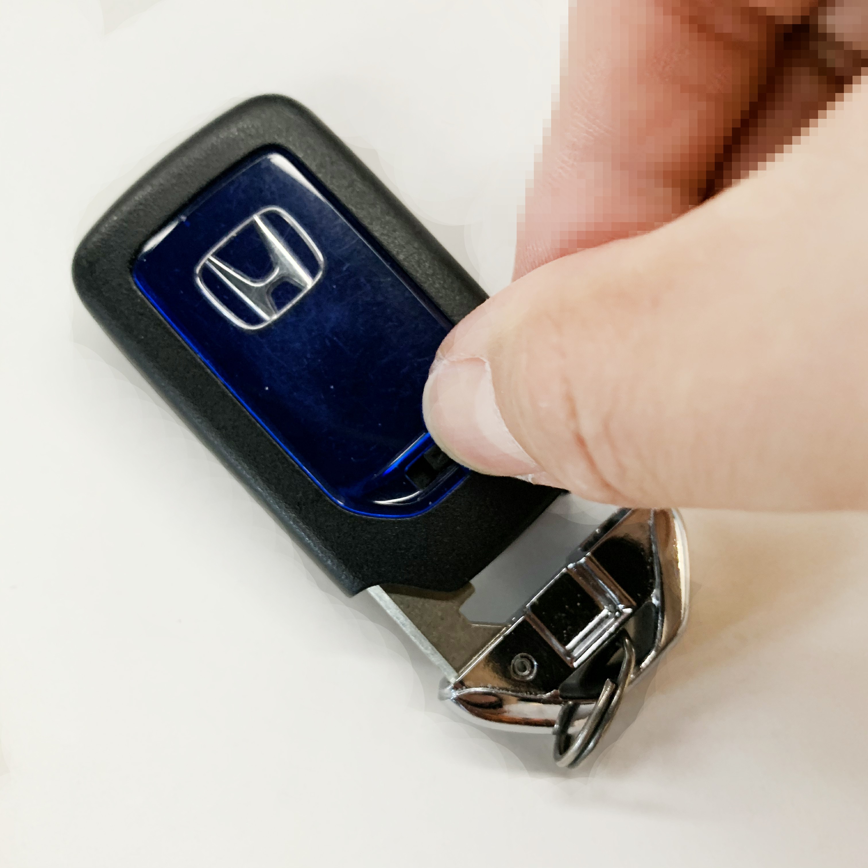 东风本田crv钥匙没电怎么换电池,马自达cx-5钥匙没电了怎么换电池